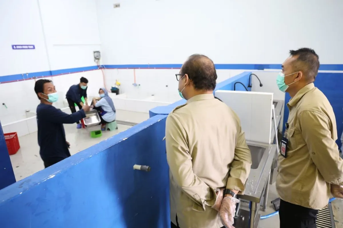 atgas MBG Jember melakukan inspeksi mendadak ke SPPG Sriwijaya untuk mengevaluasi kesesuaian gizi dalam menu MBG